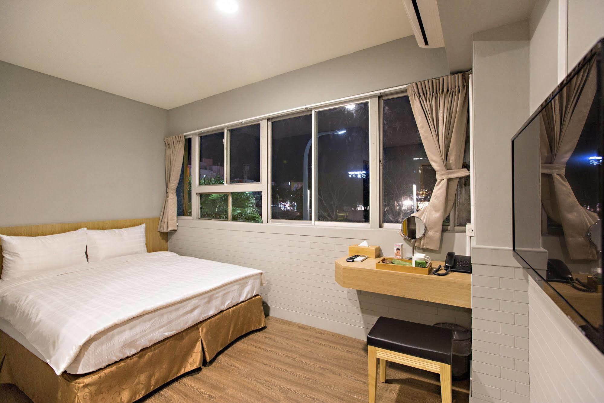 Taitung Traveller-Inn Day Moon Hotel מראה חיצוני תמונה