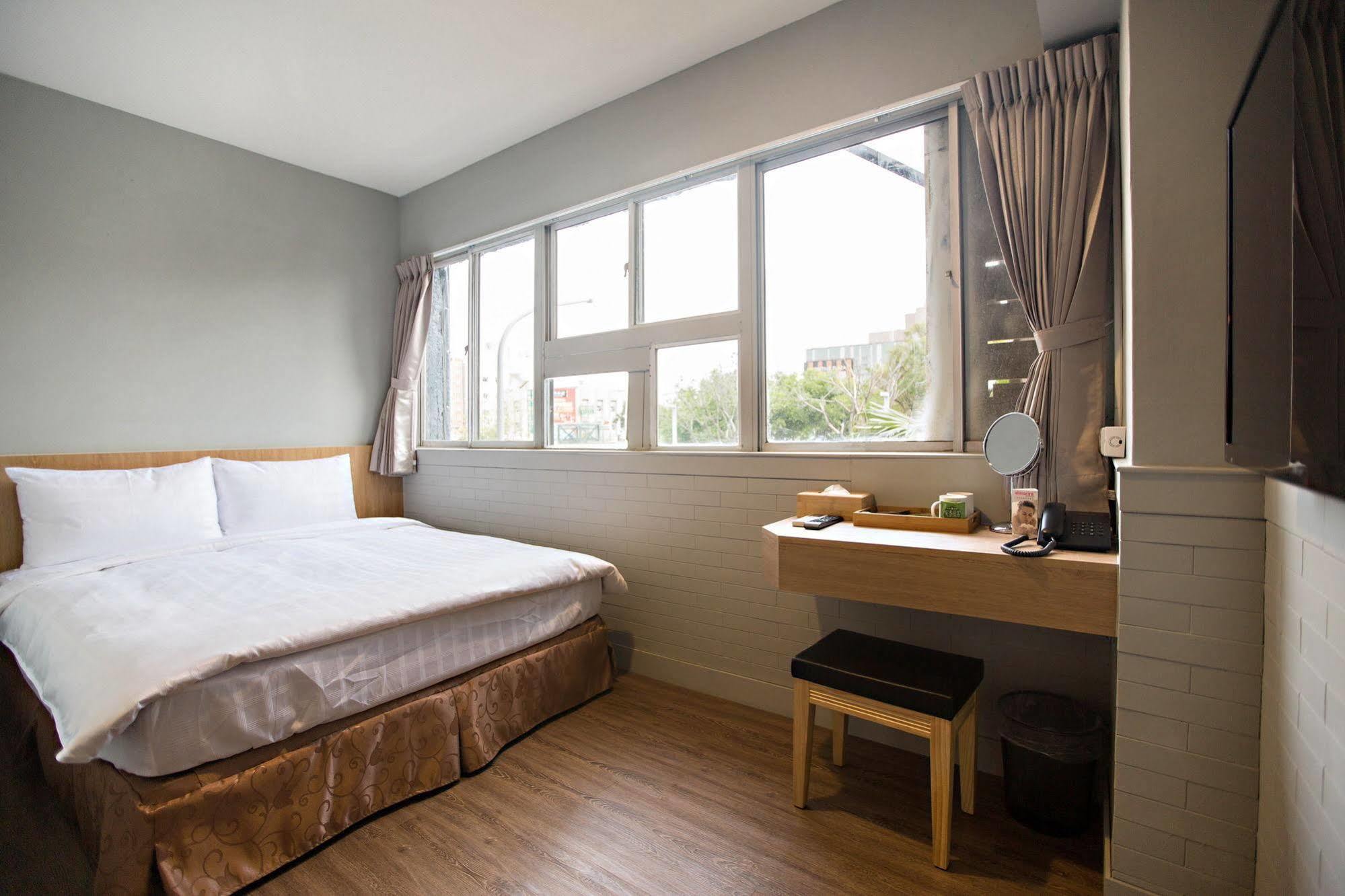 Taitung Traveller-Inn Day Moon Hotel מראה חיצוני תמונה